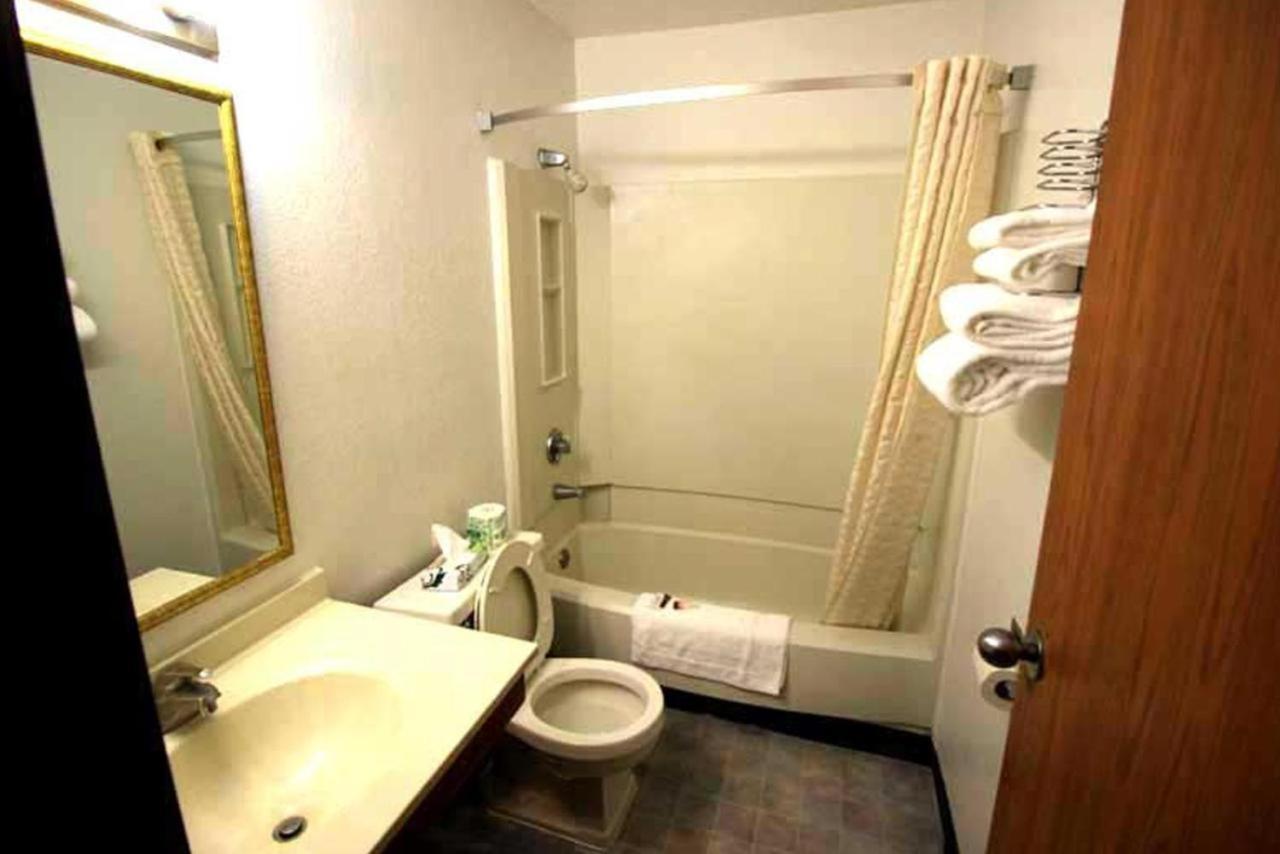 Norwood Inn Minneapolis روزفيل المظهر الخارجي الصورة